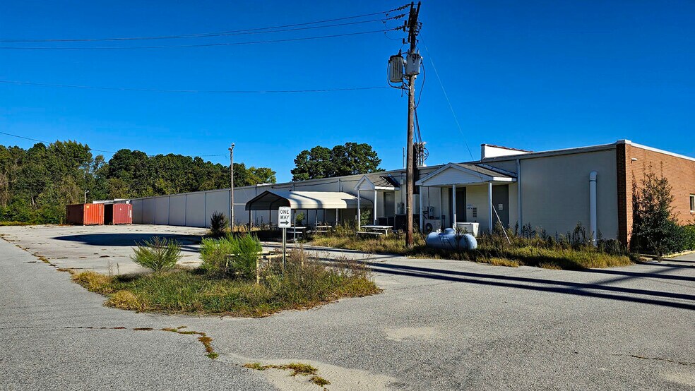 More Photos Of 120 S Church Ave, Garland Manufacturing For Lease