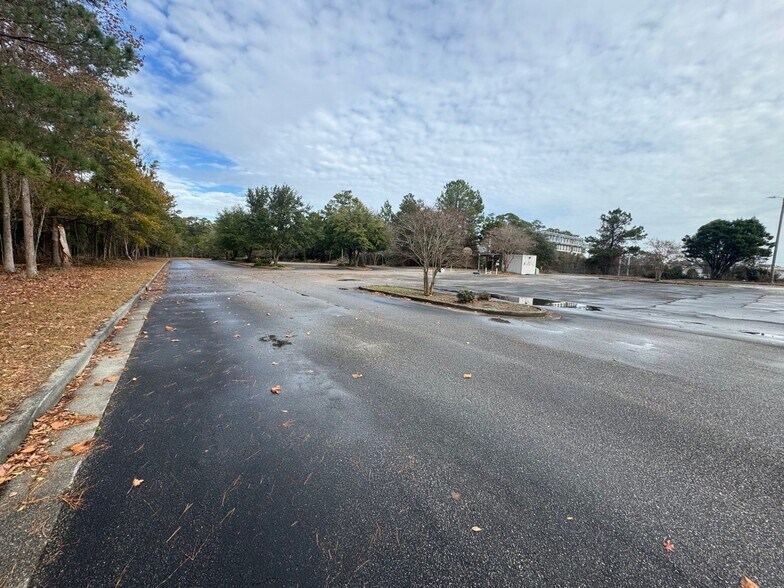 More Photos Of 5601 Market St, Wilmington Office For Sale