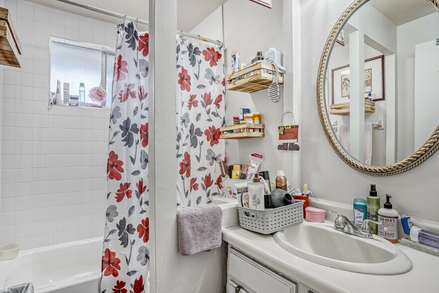 More Photos Of 1231 Akron St, Aurora Multifamily For Sale