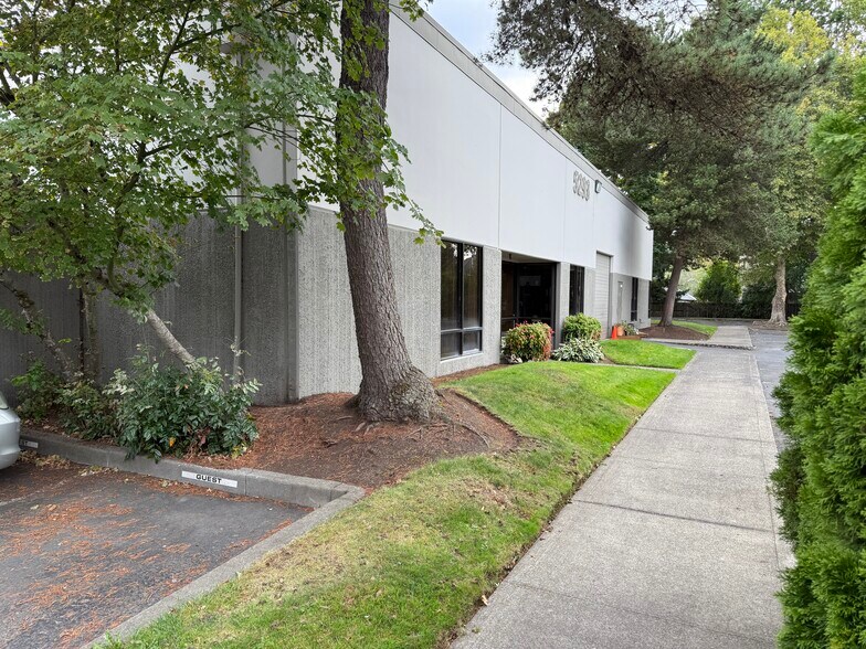 More Photos Of 5293 NE Elam Young Pky, Hillsboro Showroom For Sale