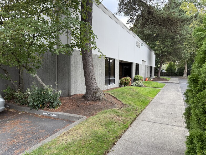 More Photos Of 5293 NE Elam Young Pky, Hillsboro Showroom For Sale