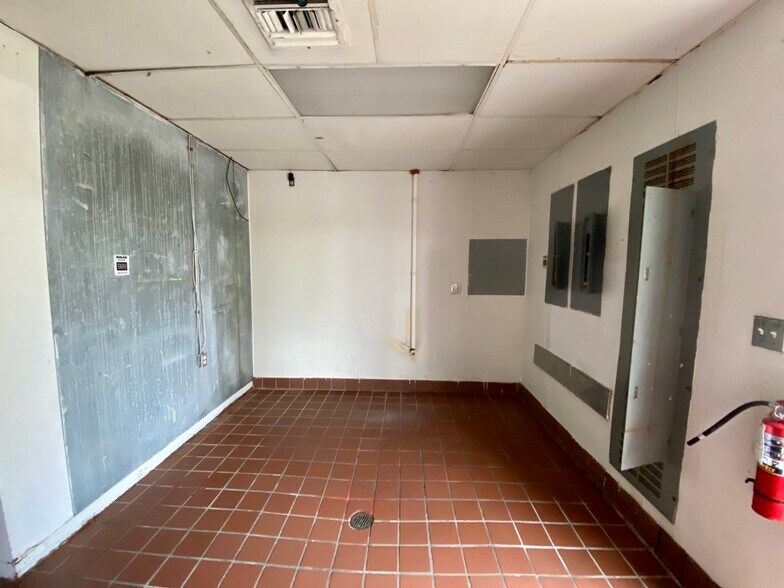 More Photos Of 6767 W Port Arthur Rd, Port Arthur Fast Food For Lease