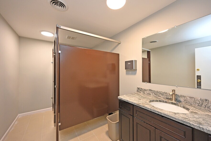 More Photos Of 7334-7340 Kingsgate Way, West Chester Restaurant For Lease