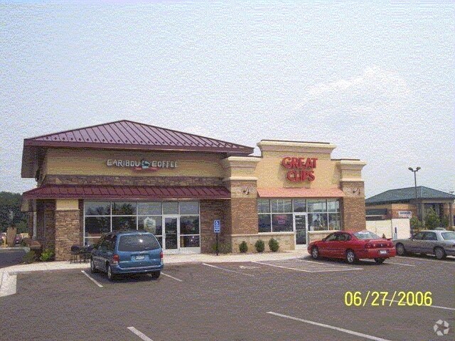 More Photos Of 1595 2nd Ave NE, Cambridge Freestanding For Lease