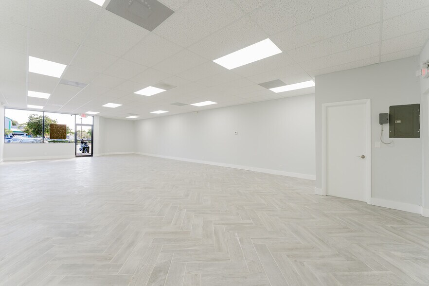 More Photos Of 209 W Hillsboro Blvd, Deerfield Beach General Retail For Lease