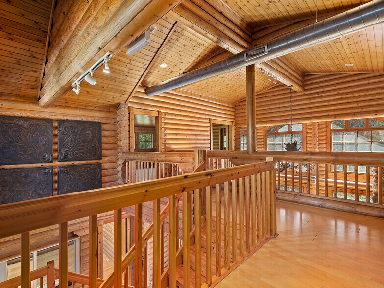 More Photos Of 1482 Russ Ave, Waynesville Office For Lease