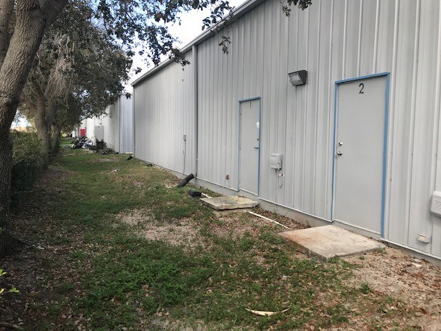 More Photos Of 801 15th St, Lake Park Warehouse For Lease