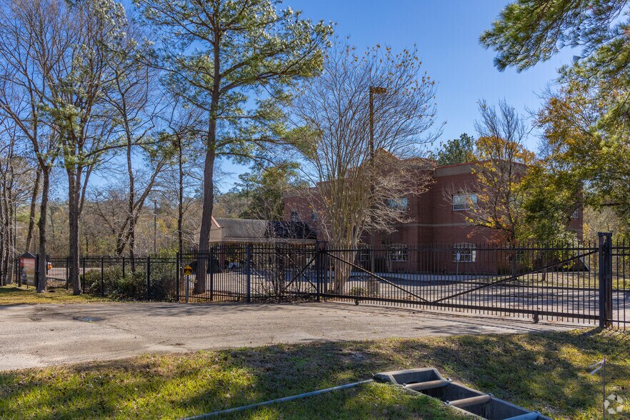 More Photos Of 2101 S Loop 336 W, Conroe Office For Lease