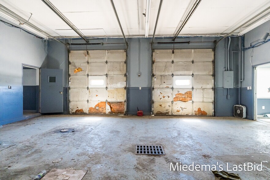 More Photos Of 1633 S Hanover, Hastings Auto Repair For Sale