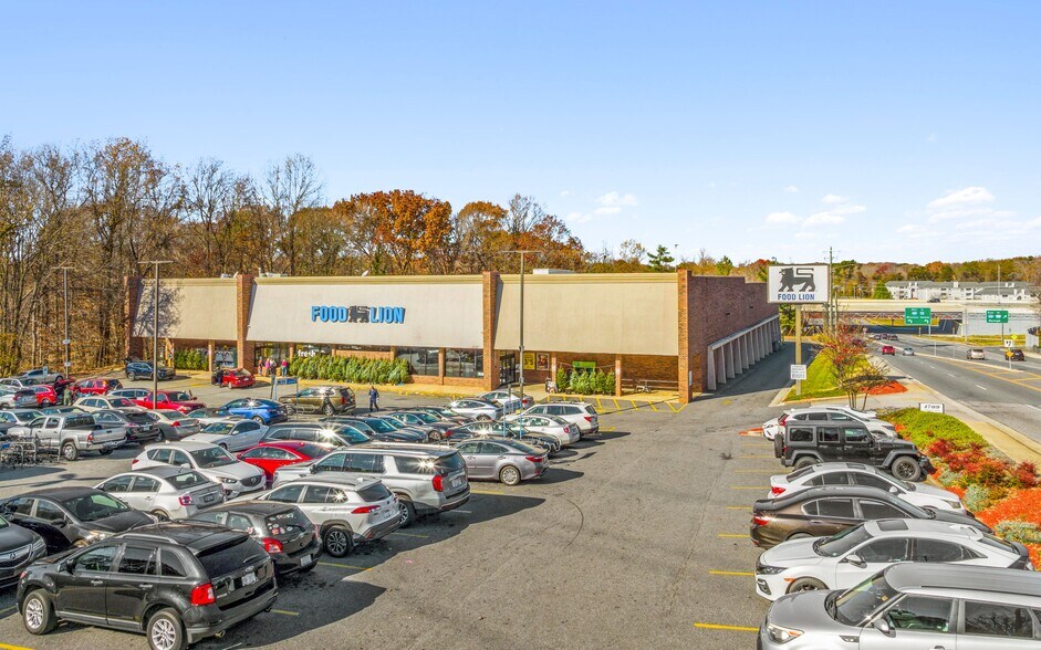 Primary Photo Of 4709 Lawndale Dr, Greensboro Supermarket For Sale