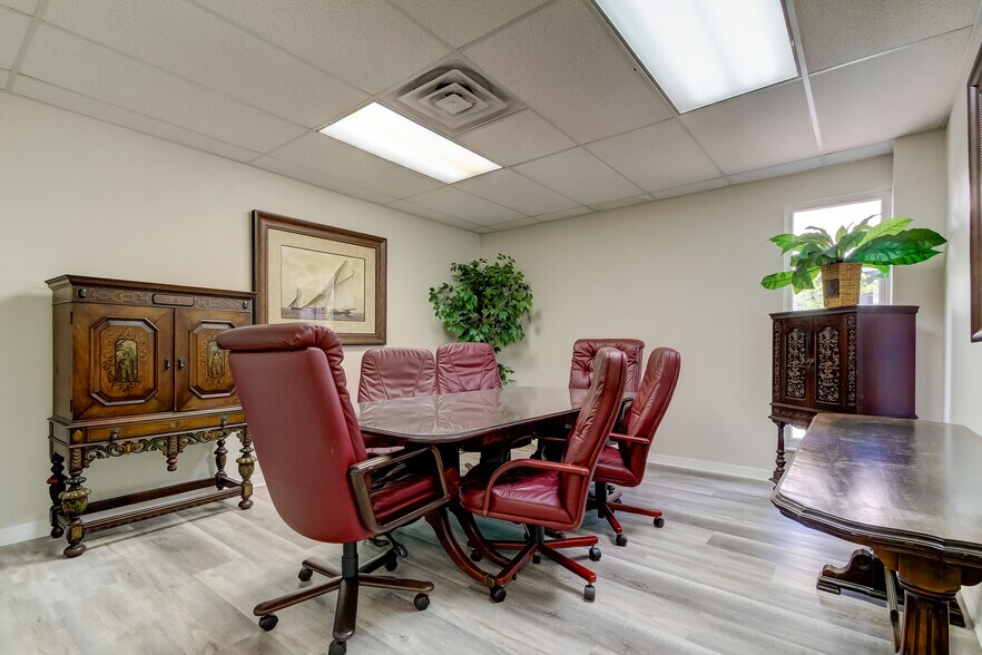 More Photos Of 447 3rd Ave N, Saint Petersburg Office For Lease