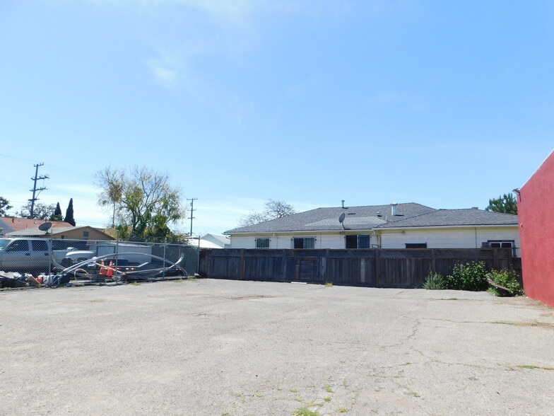 More Photos Of 10801 Bancroft Ave, Oakland Freestanding For Sale