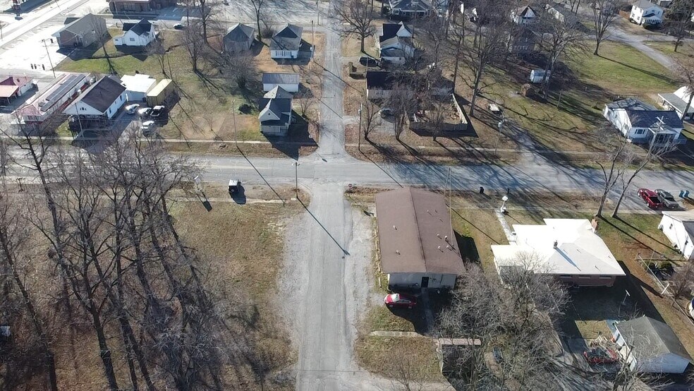 More Photos Of 502 W Franklin St, Sesser Office For Sale