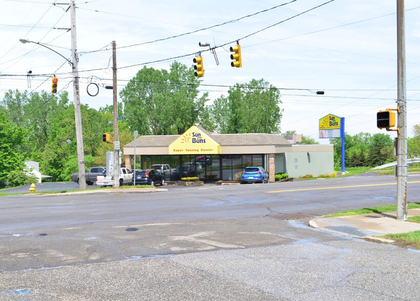 More Photos Of 2178 W 38th St, Erie Storefront Retail Office For Lease