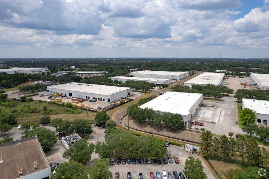 More Photos Of 835 Greens Pky, Houston Unknown For Lease