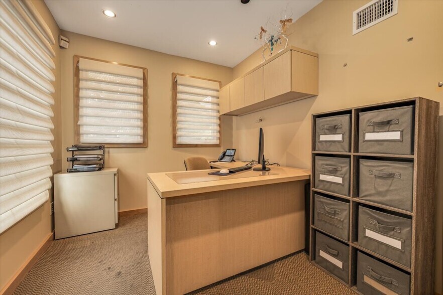 More Photos Of 299 E Northfield Rd, Livingston Medical For Sale