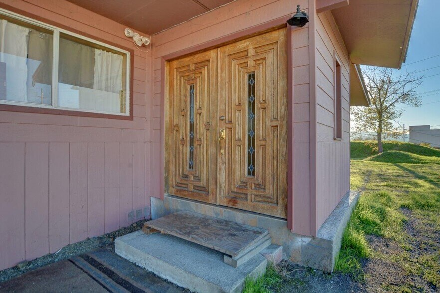 More Photos Of 6804 Agate Rd, White City Flex For Sale