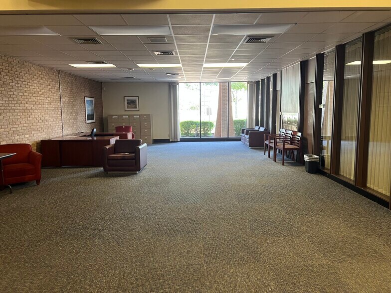 More Photos Of 3400 Avenue H, Rosenberg Office For Sale