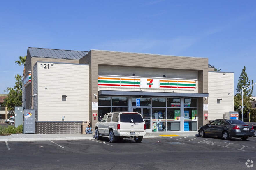 More Photos Of 121 S Center St, Stockton Convenience Store For Sale