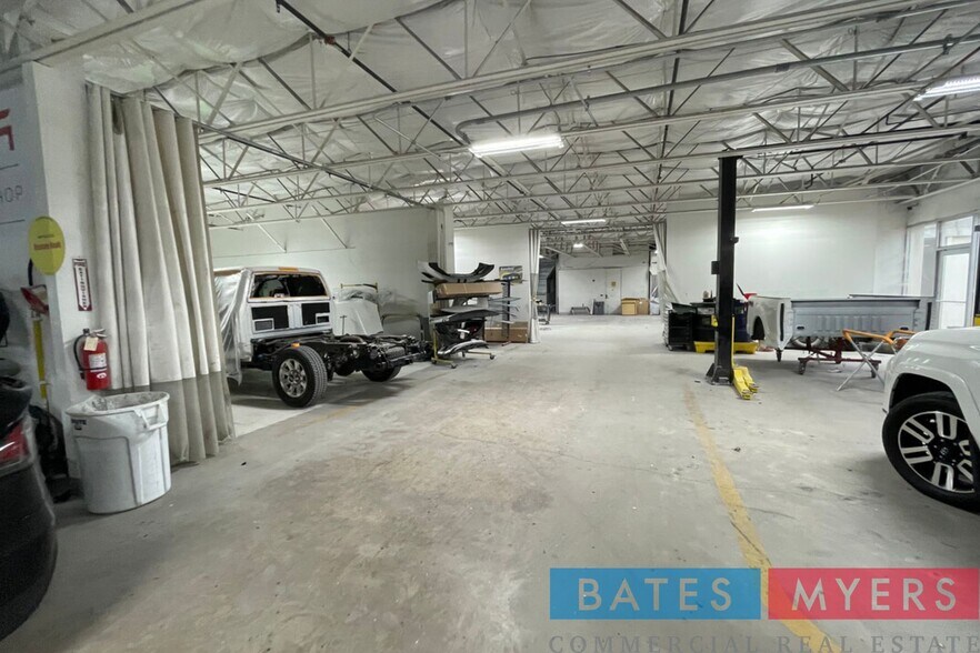 More Photos Of 8730 King George Dr, Dallas Service For Sale