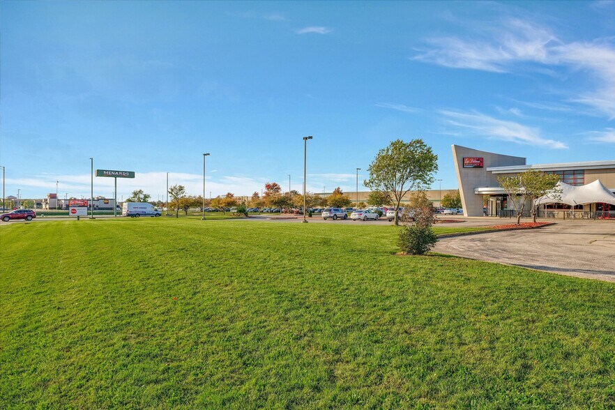 More Photos Of 608 W Town Center Blvd, Champaign Restaurant For Sale