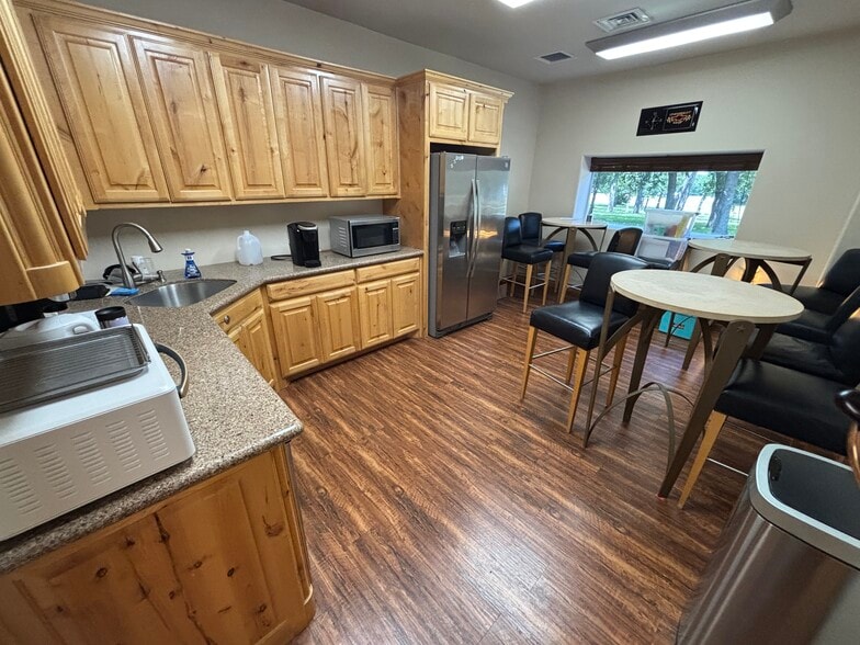 More Photos Of 2220 S Burleson Blvd, Burleson Warehouse For Sale