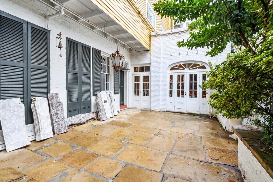 More Photos Of 409 Royal St, New Orleans Storefront For Sale