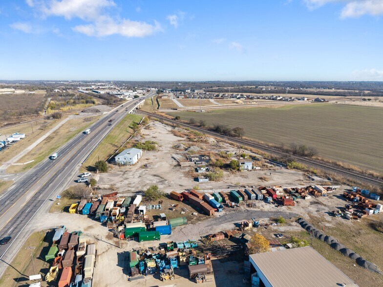 More Photos Of 3024 N Main St, Cleburne Warehouse For Sale