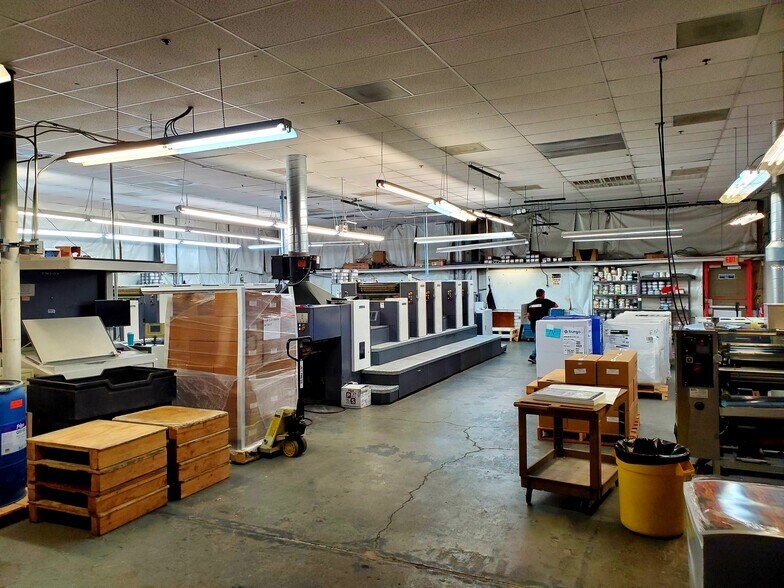 More Photos Of 2908 S Highland Dr, Las Vegas Warehouse For Lease