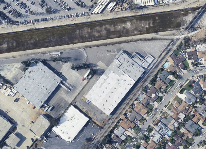 More Photos Of 13290 E Daum Dr, City of Industry Manufacturing For Sale