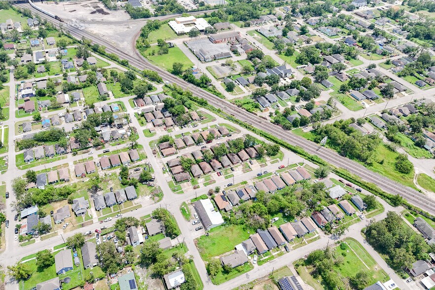 More Photos Of 2101 Hutton St, Houston Apartments For Sale