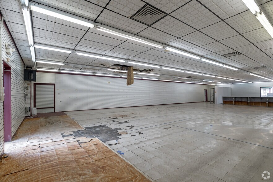 More Photos Of 631 6th Ave, Huntington Storefront For Lease