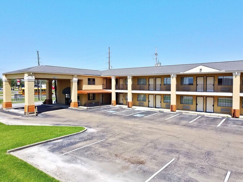 More Photos Of 143 Highway 65 S, Tallulah Hospitality For Sale
