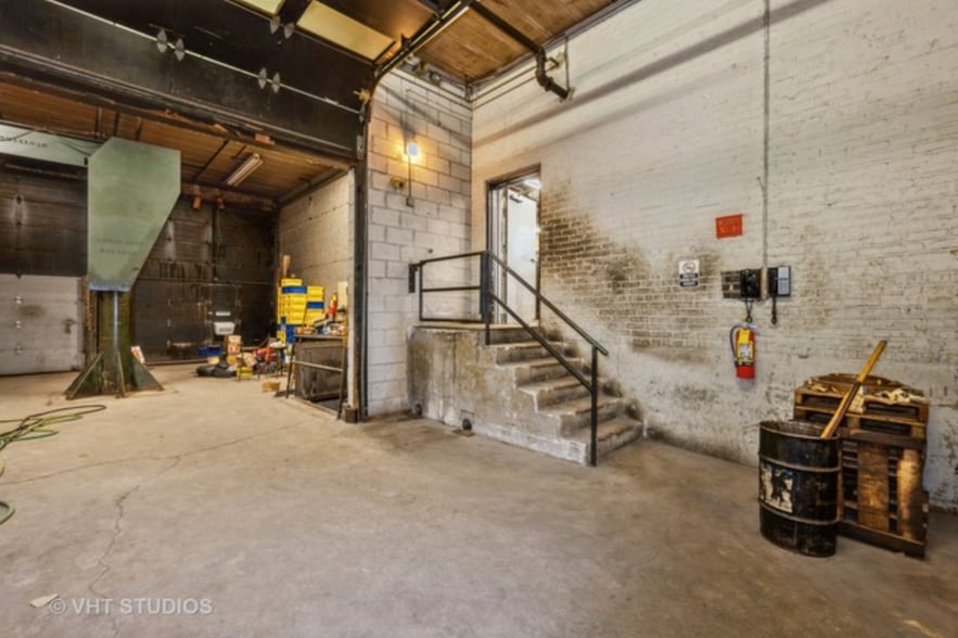 More Photos Of 313 W Chestnut St, Chicago Warehouse For Sale
