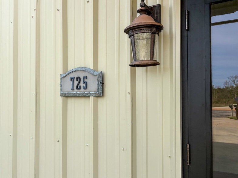 More Photos Of 725 Cardinal Cir, Summerdale Industrial For Lease