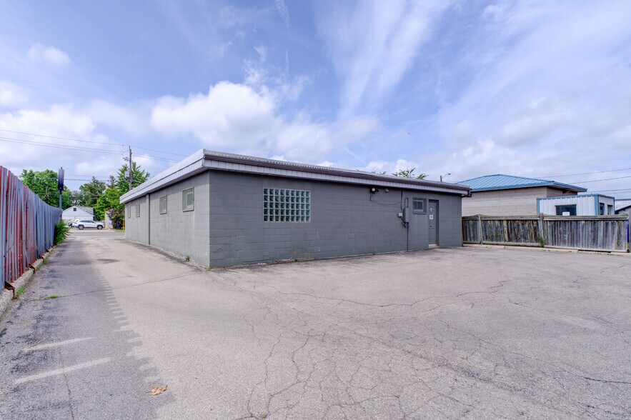 More Photos Of 127 Charing Cross St, Brantford Office For Lease