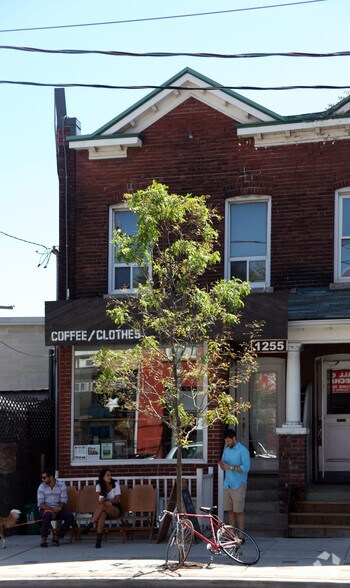 Primary Photo Of 1255 Dundas St W, Toronto Storefront Retail Residential For Lease