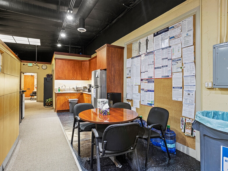 More Photos Of 1812 Victory Blvd, Glendale Flex For Sale