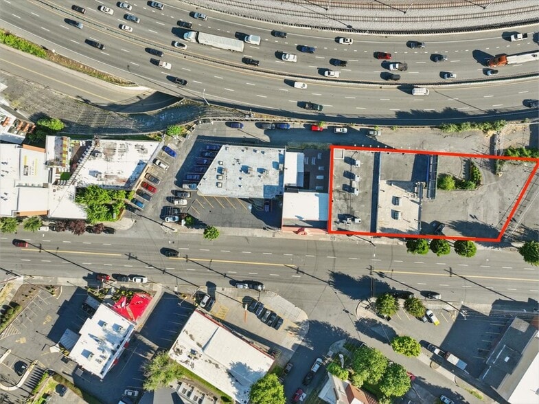 More Photos Of 2975 NE Sandy Blvd, Portland Storefront For Sale
