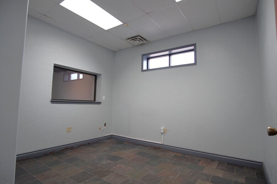 More Photos Of 136 NW 122nd St, Oklahoma City General Retail For Lease