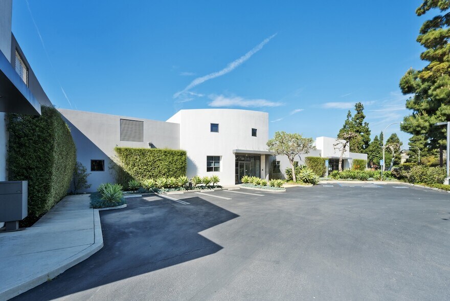 Primary Photo Of 10567 Jefferson Blvd, Culver City Loft Creative Space For Lease