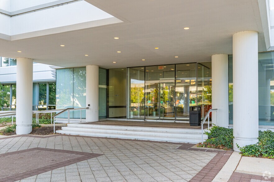 More Photos Of 1 International Plz, Philadelphia Coworking Space