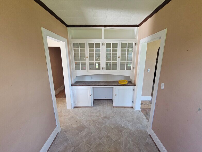 More Photos Of 1695 Mack Smith Rd, Rossville Showroom For Sale