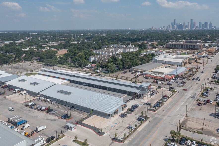 More Photos Of 2520 Airline Dr, Houston Storefront For Sale