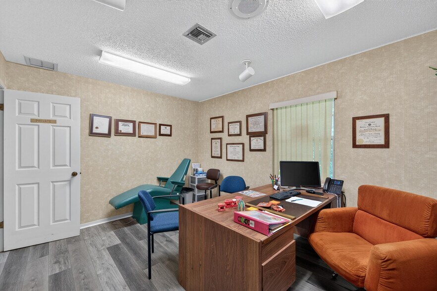 More Photos Of 1205 W Baker St, Plant City Medical For Sale