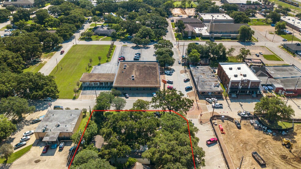 More Photos Of 1001 Avenue B, Katy Storefront Retail Office For Lease