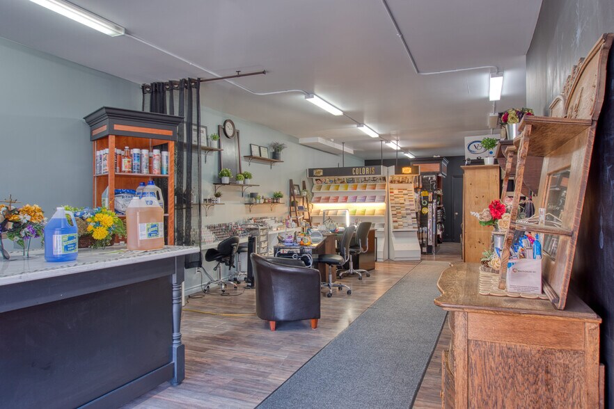 More Photos Of 1578 Av Saint-Louis, Plessisville General Retail For Sale