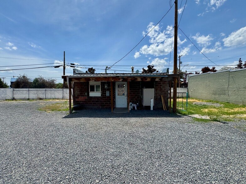 More Photos Of 253 E Main St, Klamath Falls General Retail For Sale