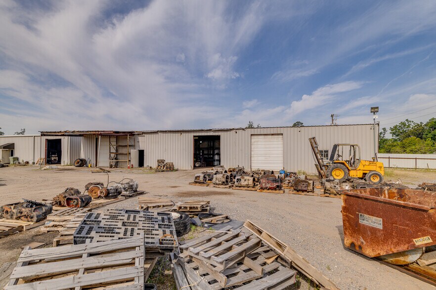 More Photos Of 108 Harold St, West Monroe Distribution For Sale