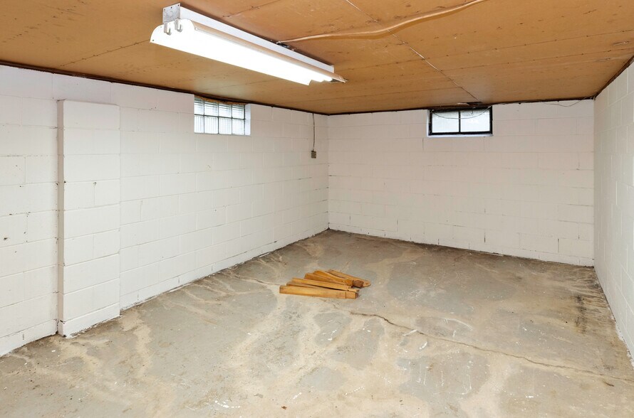 More Photos Of 1100 2nd St NE, Bondurant Industrial For Sale